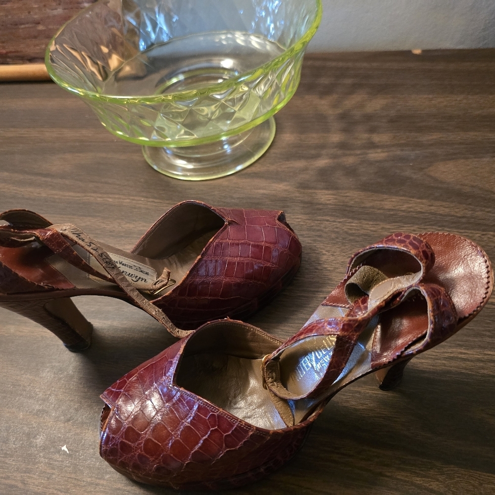 Palmer DeLiso Vintage 1940s Red Crocodile Heels 5 1/2